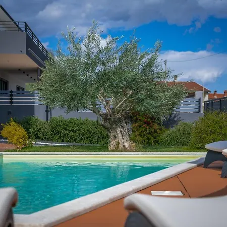 Holiday home Laura Krnica